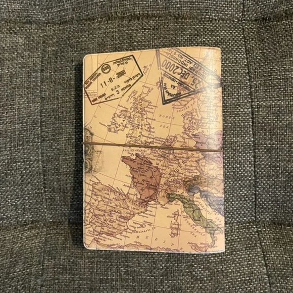 🆕 Passport Holder Wallet Sleeve in the World Traveler Map Design in PU Leather - Picture 2 of 6